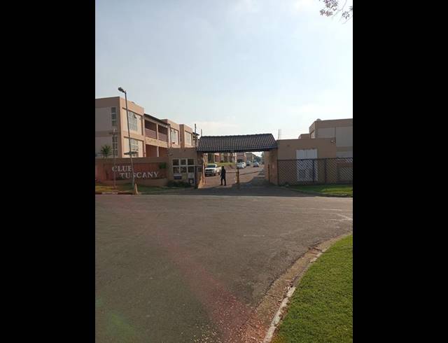 3 BEDROOM TOWNHOUSE FOR SALE IN MONDEOR